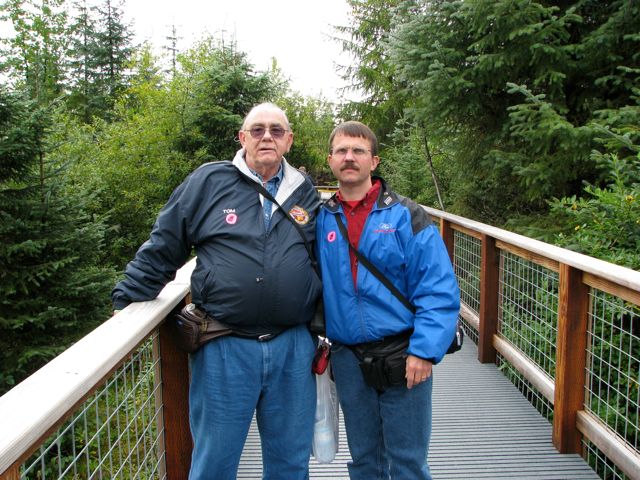 Tom and Bill heading toward the visitor center